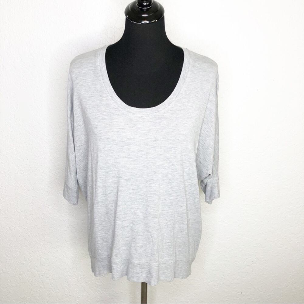 Cabi light‎ gray scoop neck knit top size Small #5554